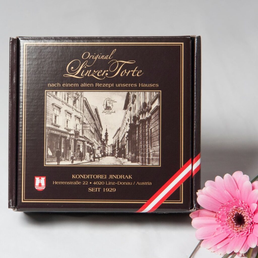 linzer torte im geschenkskarton