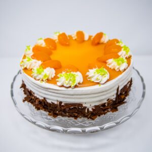 Sauerrahm-Marillen Torte von Konditorei Jindrak – handgemachte Torte mit Marillen und Fruchtspiegel