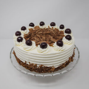 Feine Jindrak Schwarzwälder-Kirsch Torte – handgemachte Torte mit eingelegten Weichseln und Schokolade