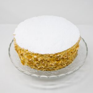 Topfen-Oberstorte von Konditorei Jindrak – cremige Torte mit Topfen, Pfirsich und Mandeln