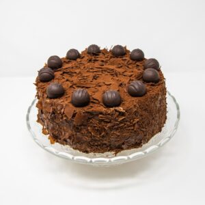 Trüffel-Oberstorte von Konditorei Jindrak – Schokoladentorte mit Oberscreme und Trüffeldekor